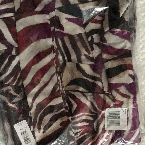 Kuma Robe & 2pc Pjs. - Picture 11 of 11